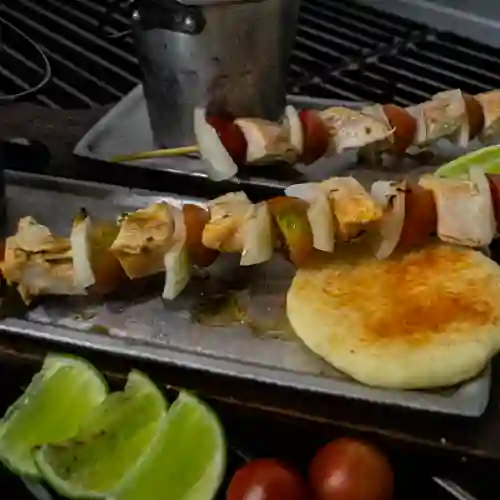 2 Brochetas de Pechuga de Pollo