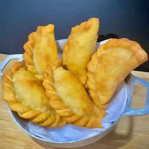 Empanaditas X 10 + Salsa de la Casa