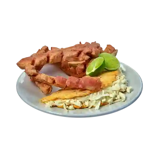Chicharron Galleta con Arepa con Queso