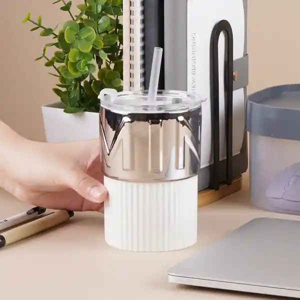 Taza de Cerámica Con Pitillo Serie Silver Grey Miniso