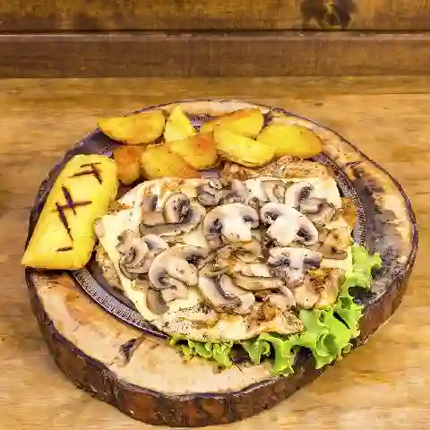 Pechuga Gratinada con Salsa