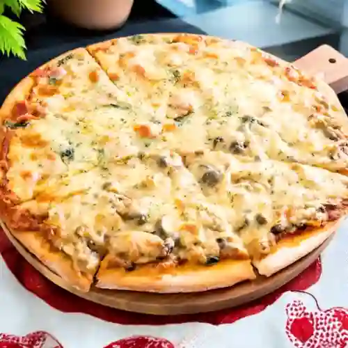 Pizza Pollo y Champiñones