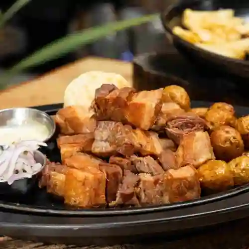 Chicharrón Carnudo