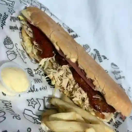 Sandwich pollo y tocineta