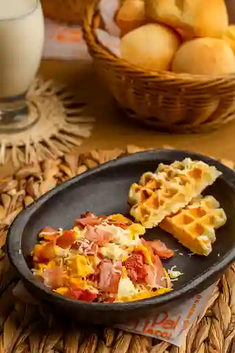 Combo Huevos Tocineta y Queso + Jugo