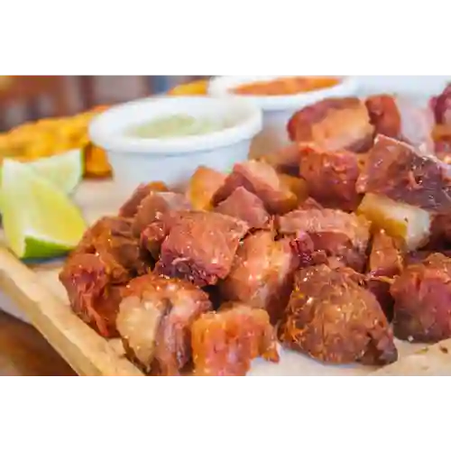 Picadita de Chicharrón Frito + Cerveza Corona 335 ml