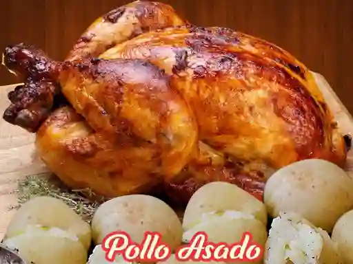 Pollo Asado 8 Presas Maduro Papa y Arepa Salsas