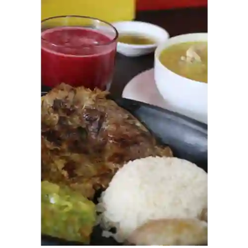Almuerzo con Carne de Res