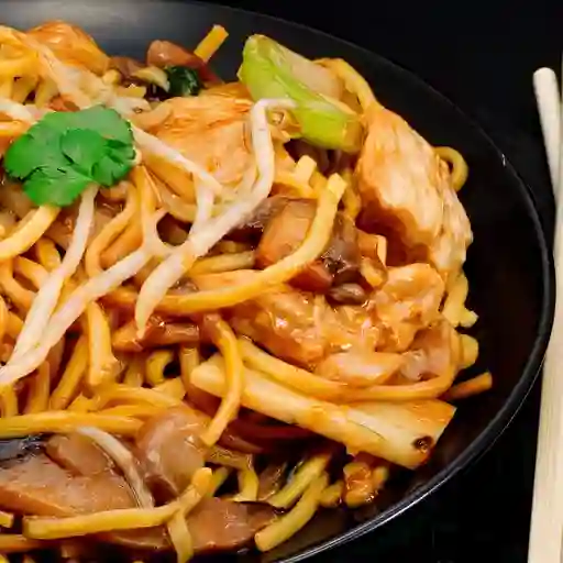 Fideos Res y Cerdo Grande