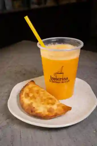 Combo 1 Jugo Maracuya 1 Empanada Argentina