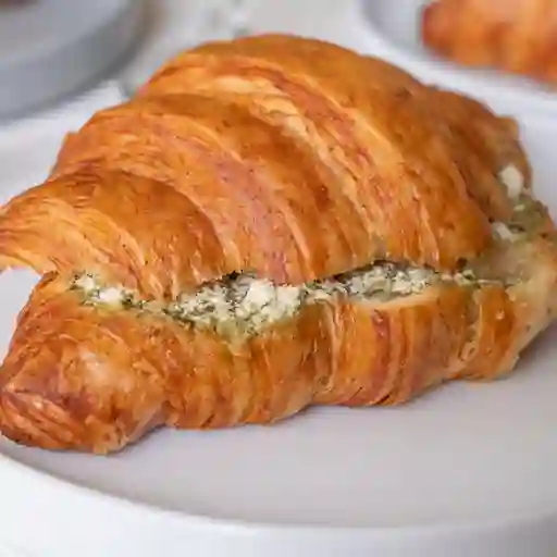 Croissant pesto y ricotta