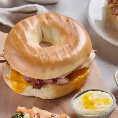 Bagels Carnes y Cheddar