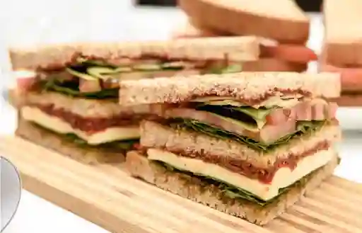 Sándwich Le Club Vegetariano