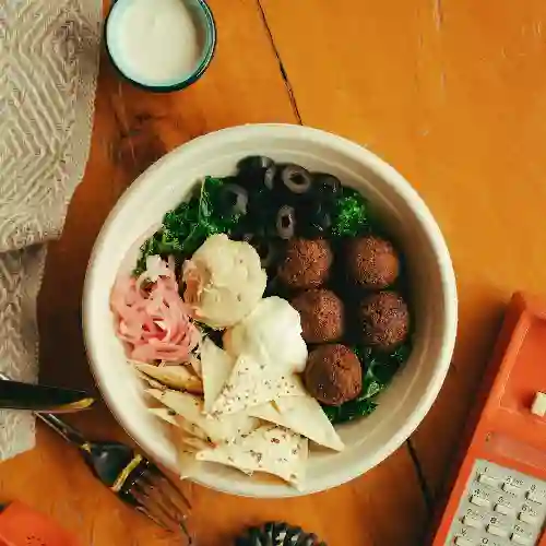 Arma Tu Bowl Grande + Falafel