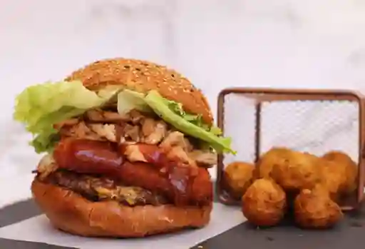 Hamburguesa de la Casa en Combo Papa y G