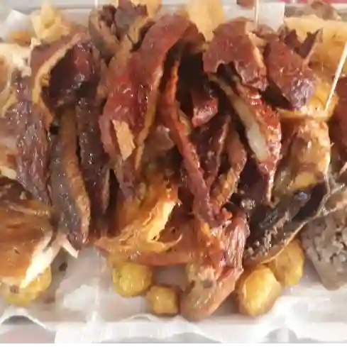 Carne Oreada con Chicharrón.