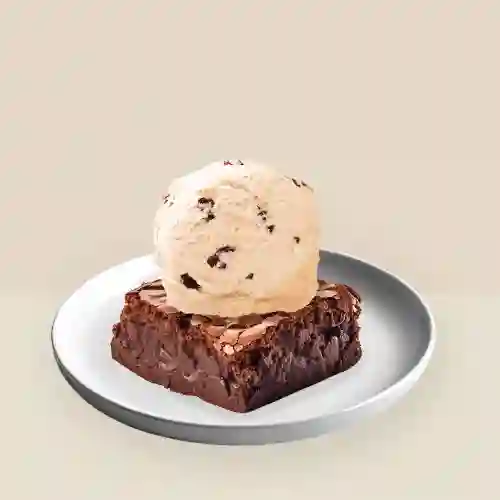 Brownie con Helado de Ron y Pasas