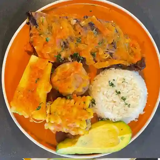 Sobrebarriga en salsa criolla