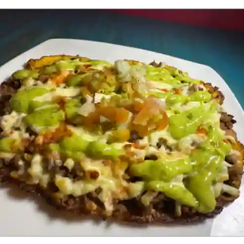 Patacón Gratinado con Birria