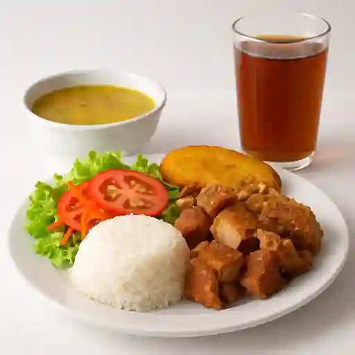 Almuerzo casero con chicharron