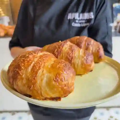 Croissant Tres Quesos