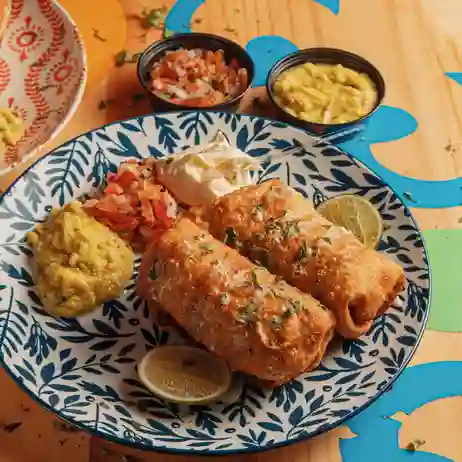 Chimichangas de Birria con Consomé
