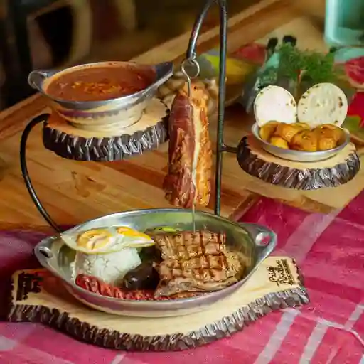 Bandeja paisa premium + 2 cocacola 350ml