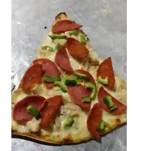 Pizza Salami, Pollo y Pimentón