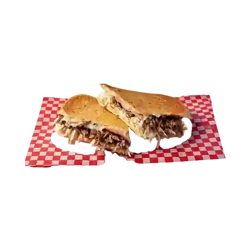 Sándwich de Carne y Pollo