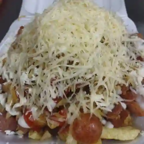 Super Salchipapas con Queso Paipa