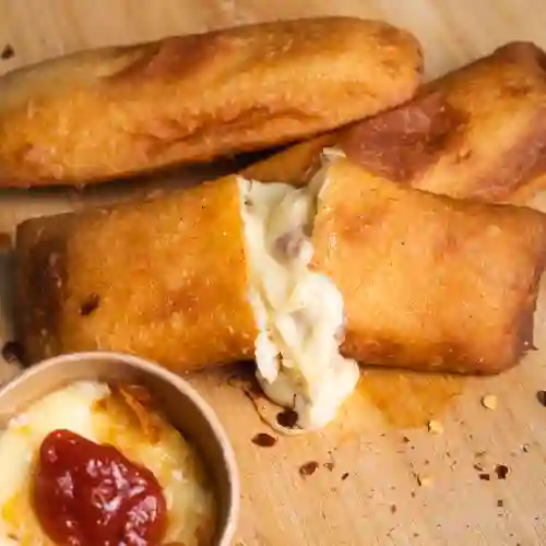 Empanada de Queso y Bocadillo