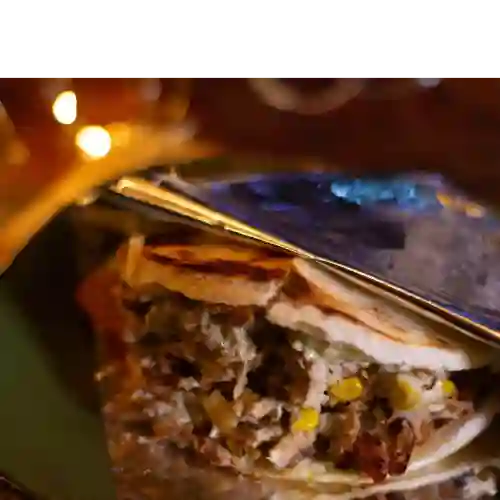 Arepa Rellena con Carne Desmechada