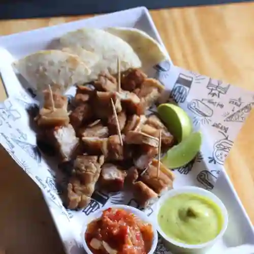 Chicharrón con Arepa