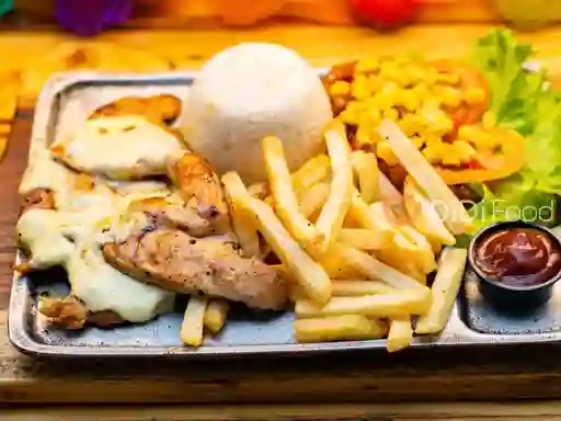 Combo Pechuga Gratina + Gaseosa Postobón