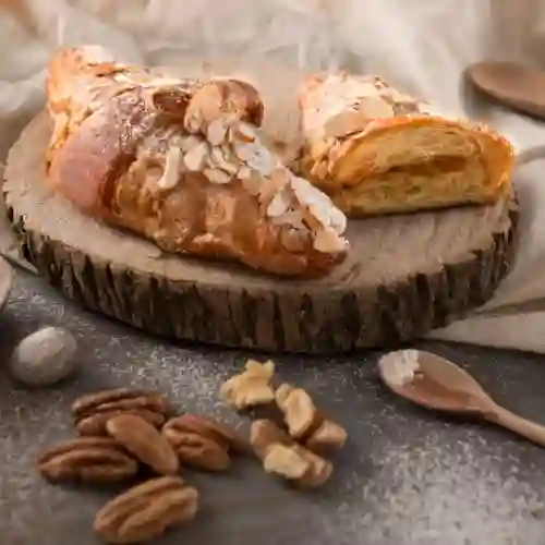 Croissant con Almendras
