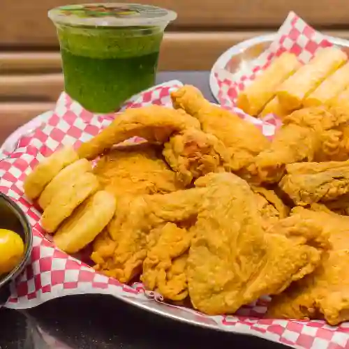 Combo Pollo con Yuca y Jugo