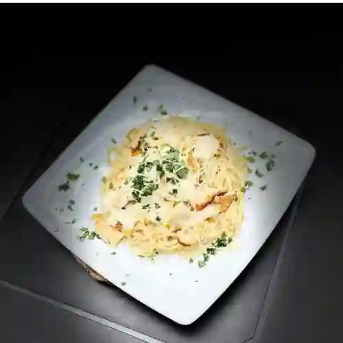 Pastas con Pechuga en Salsa Alfredo