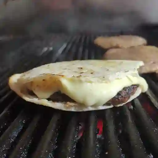 Come Arepa Burg+papas+gaseo