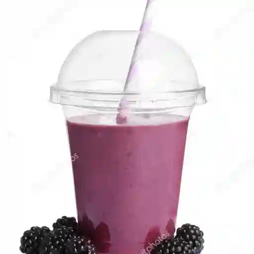 Jugo de mora en leche