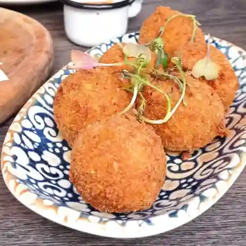 Croquetas Rellenas con Bacon & Cebolla