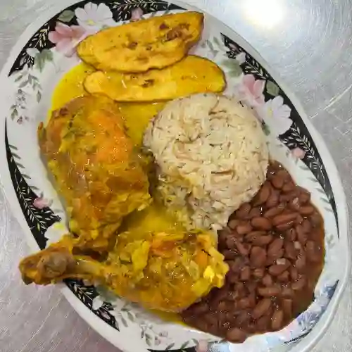 Pollo Guisado
