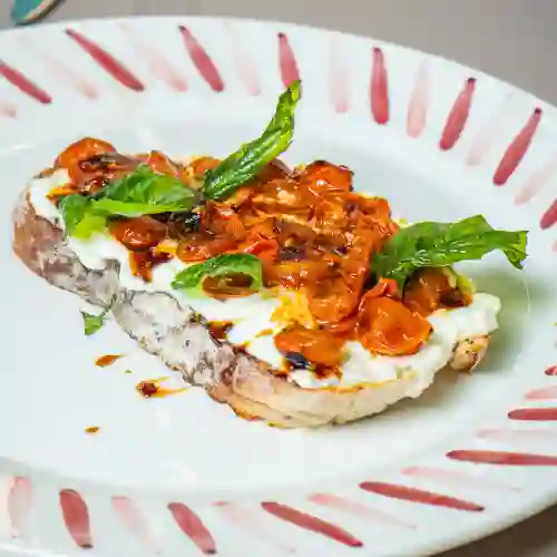 Tostadas de Tomates Conftiados