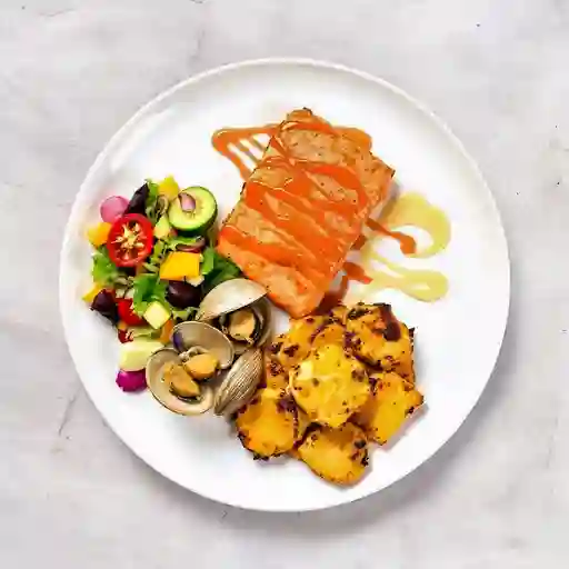 Salmon Rostizado Con Lasagna De Maduro