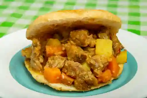 Arepa carne guisada