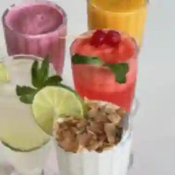 Jugo en Agua Fresa