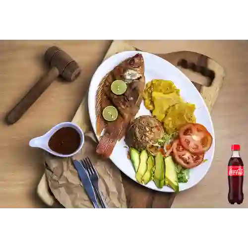 Combo Pescado Frito + Coca-Cola Sabor Original 400 ml
