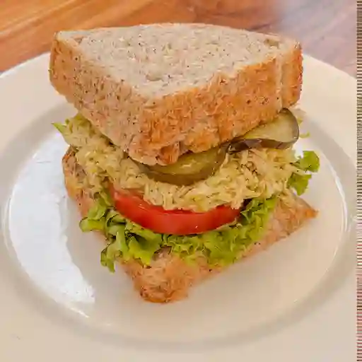 Croissant pollo y guacamole