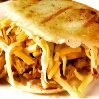 Arepa Frita de Pollo y Chorizo