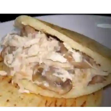 Arepa de Champiñón y Pollo