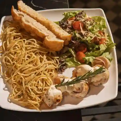 Pasta con Cordon Blue de Pollo Al Sartén